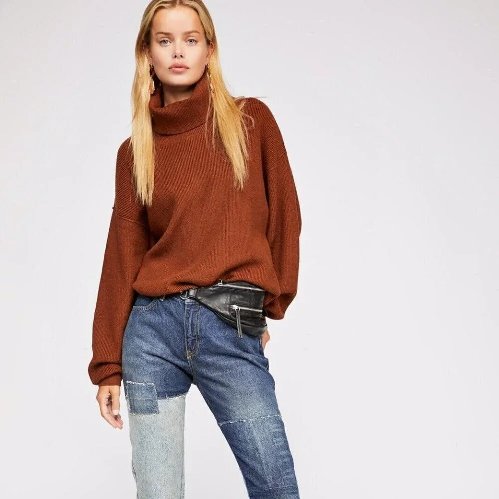 FREE PEOPLE Brown Ribbed Oversized Turtleneck Pullover Sweater Size Medium